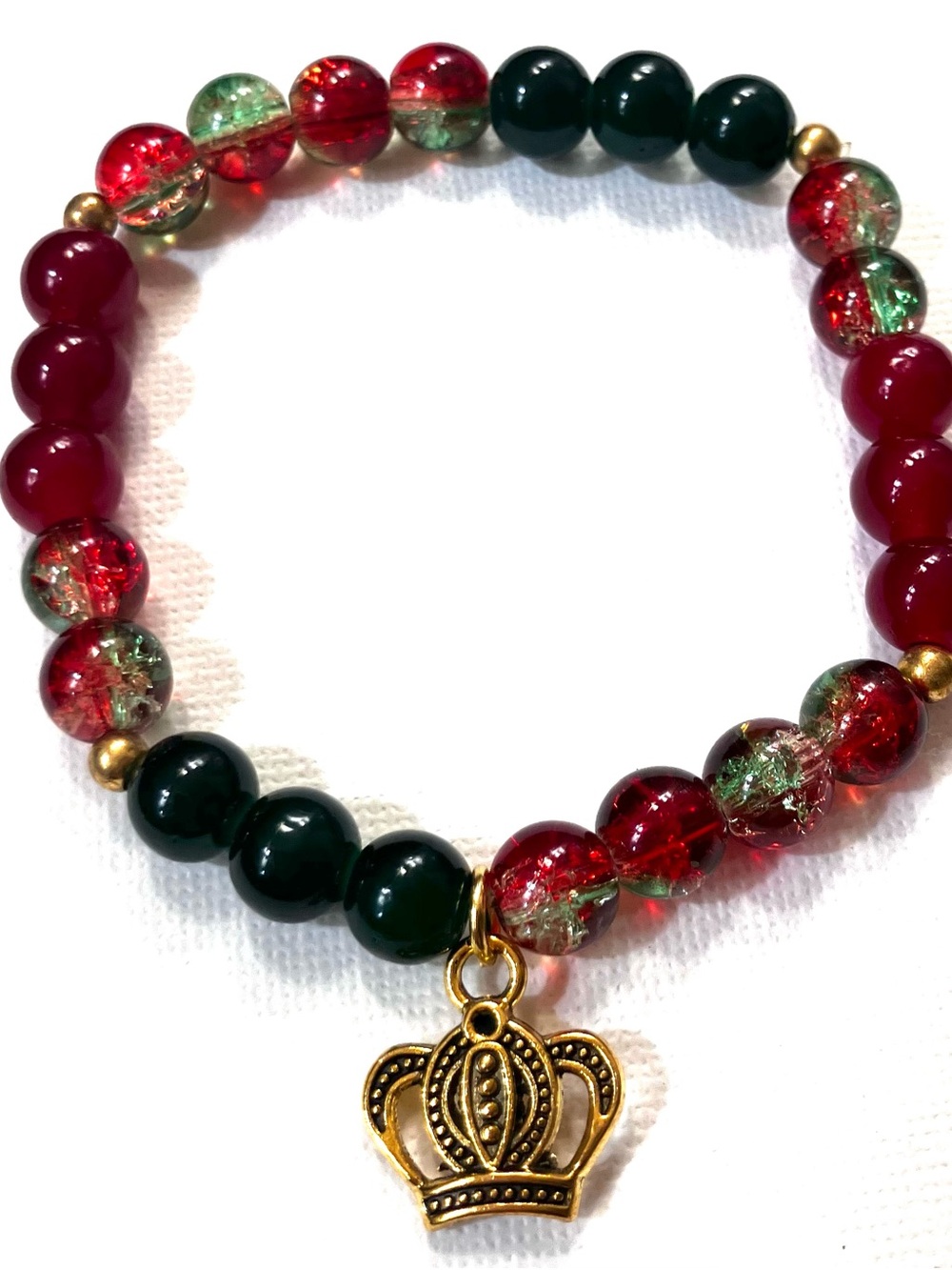 Gold crown charm/red and green glass beaded bracelet handcrafted - Picture 2 of 2